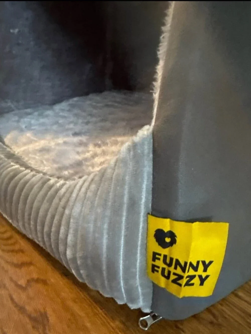 Funny Fuzzy Hooded Pet Bed- large (measurements in pics)